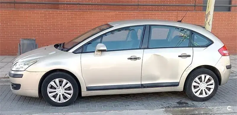 Usado Citroën C4 Exclusive 110 CV (80 kW) 2005 Beige Berlina