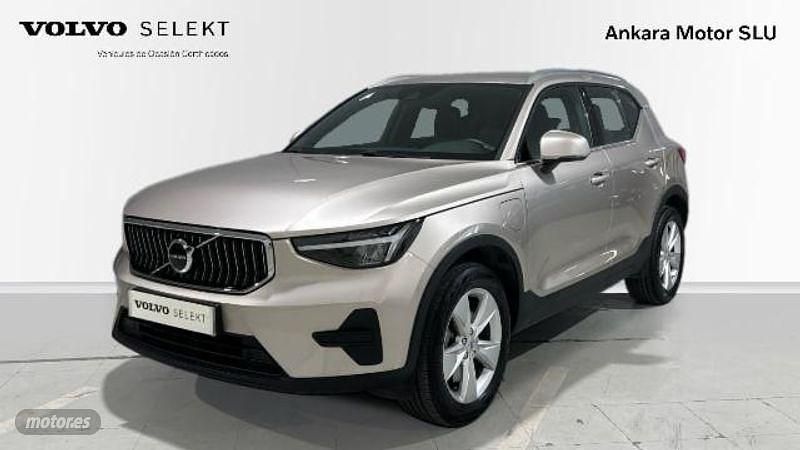 Plateado Usado 2023 Volvo XC40 Core SUV | 30.900 € (Buen precio) - Imagen 1/4