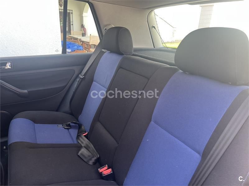Gris / plata Usado 2000 VW Golf IV Berlina | 2500 € (Precio justo) - Imagen 1/4