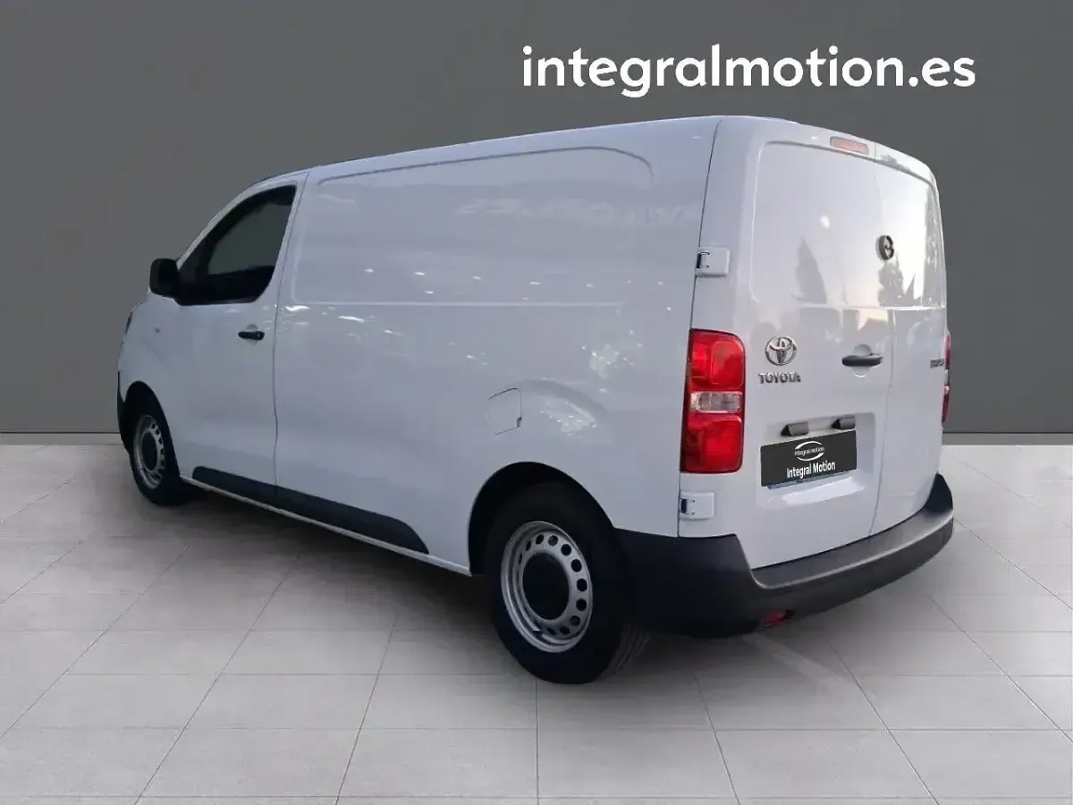 Usado Toyota Proace 120 CV (88 kW) 2022 Blanco Monovolumen