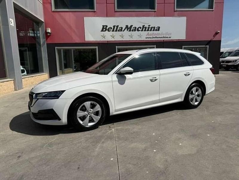 Usado Skoda Octavia Ambition 151 CV (111 kW) 2021 Amarillo Familiar