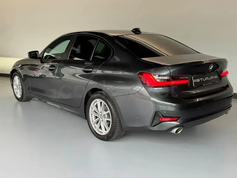 Käytetty BMW 320 Comfort Edition 184 HP (135 kW) 2019 Harmaa Sedan