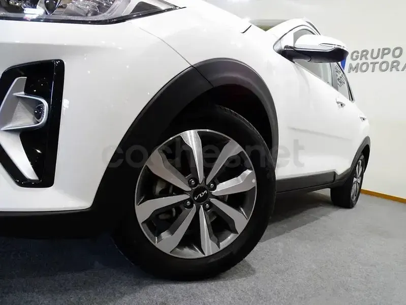 Usado Kia Stonic 84 CV (61 kW) 2023 Blanco SUV