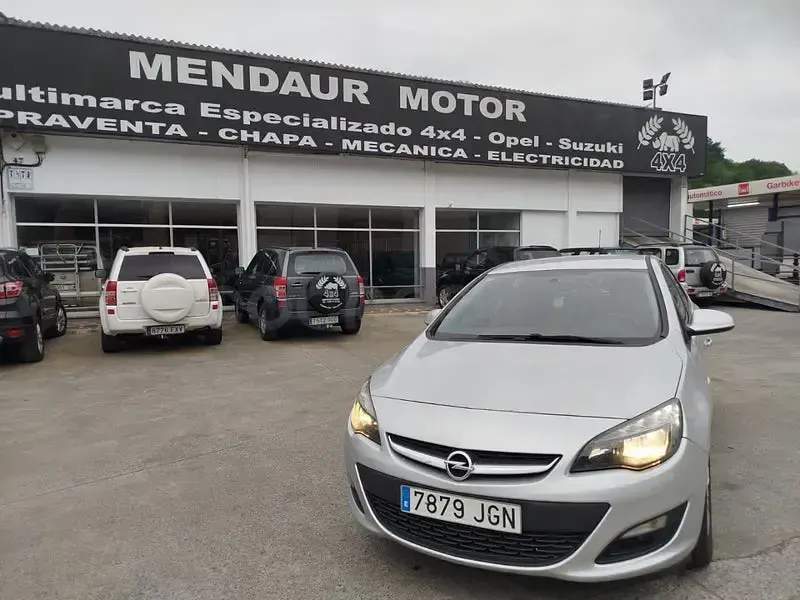 Usado Opel Astra Excellence 110 CV (80 kW) 2015 Gris / plata Berlina