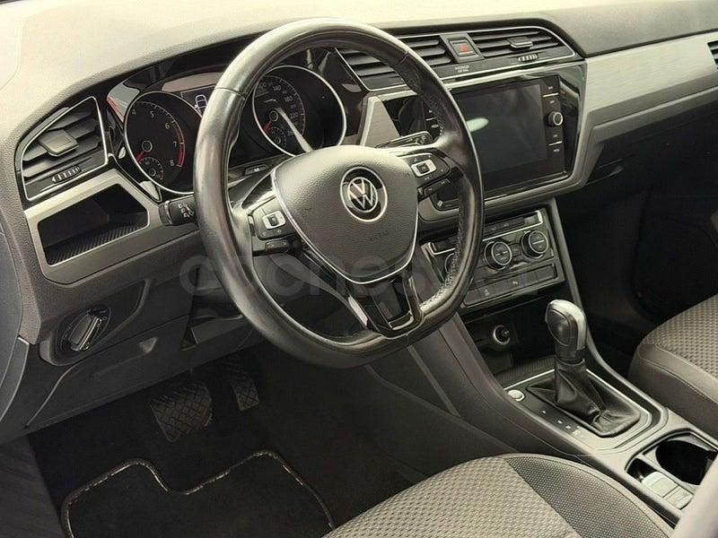 Usado VW Touran Advance 150 CV (110 kW) 2021 Gris / plata Monovolumen