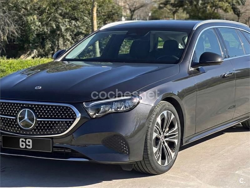 Usado Mercedes E300 313 CV (230 kW) 2024 Gris / plata Familiar