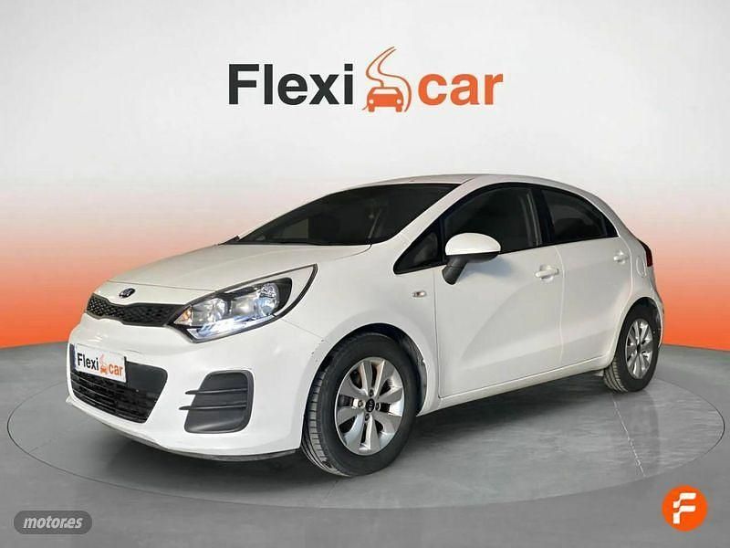 Usado Kia Rio 75 CV (55 kW) 2017 Blanco Berlina