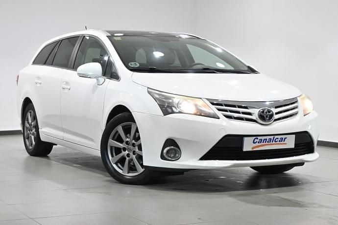 Usado Toyota Avensis Executive 124 CV (91 kW) 2013 Blanco Familiar