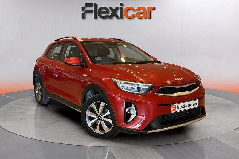 Usado Kia Stonic 84 CV (61 kW) 2023 Burdeos SUV