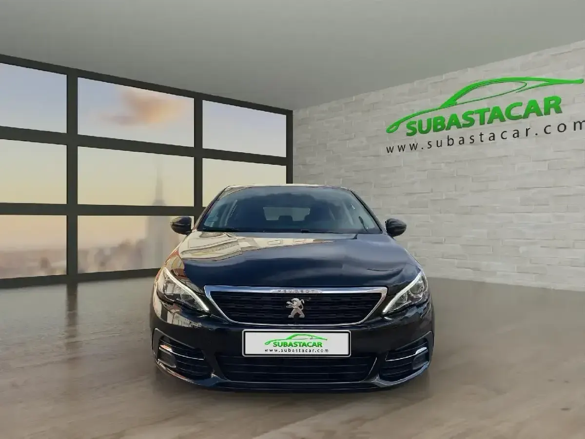 Usado Peugeot 308 Business-Line 130 HP (95 kW) 2020 Preto