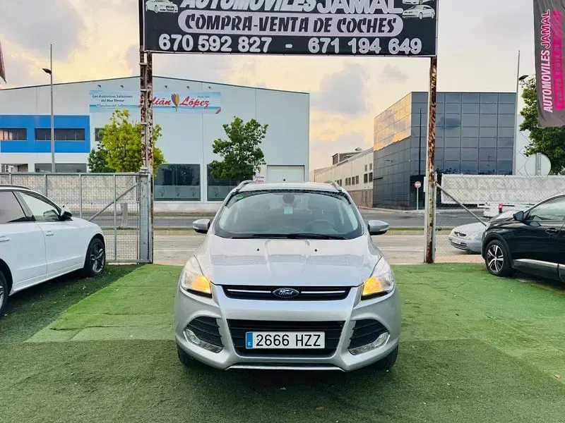 Usado Ford Kuga Trend 140 CV (102 kW) 2014 Gris / plata SUV