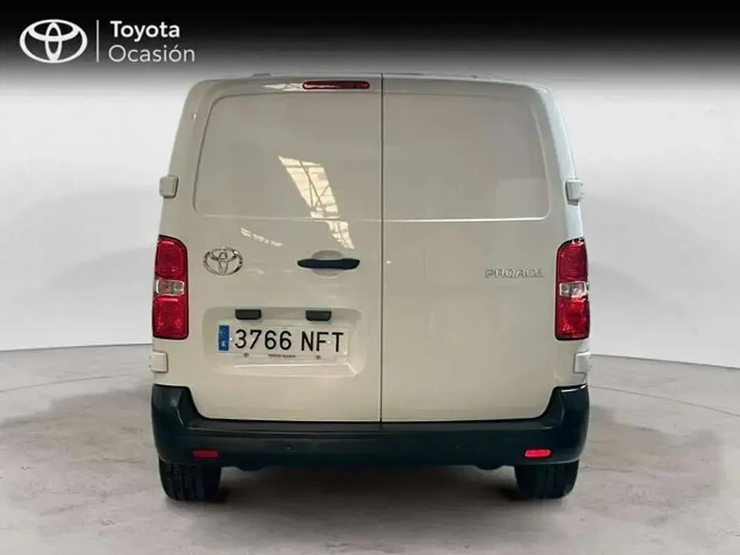 Usado Toyota Proace 120 CV (88 kW) 2025 Blanco Monovolumen