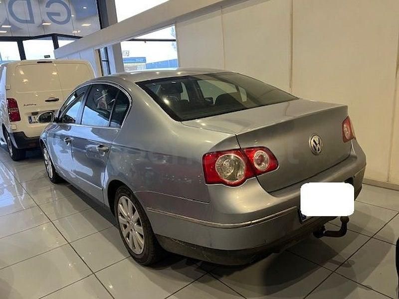 Usado VW Passat Advance 140 CV (102 kW) 2005 Azul Berlina