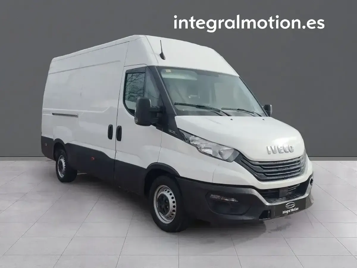 Usado Iveco Daily 136 CV (100 kW) 2019 Blanco Berlina