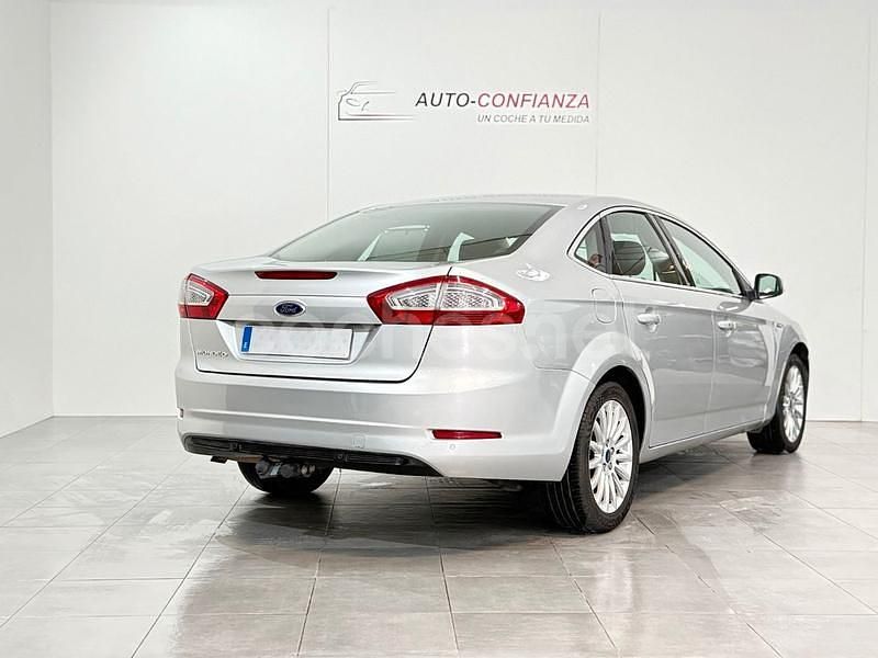 Usado Ford Mondeo Titanium 140 CV (102 kW) 2012 Gris / plata Berlina