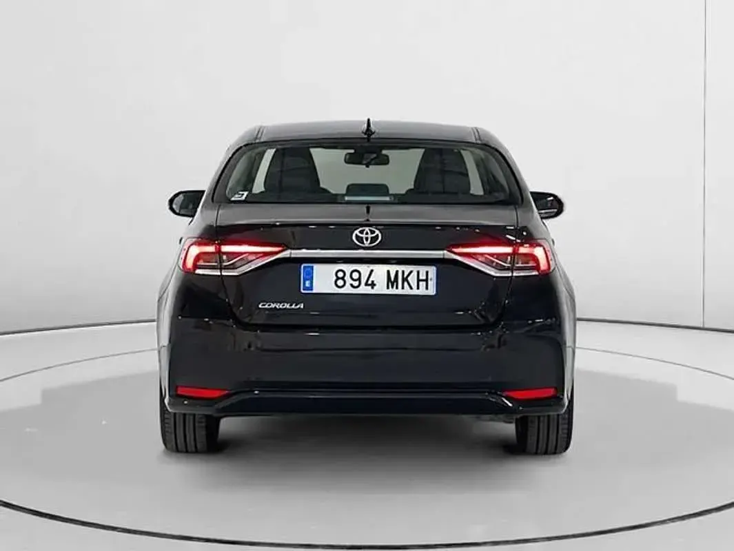 Usado Toyota Corolla 125 CV (91 kW) 2023 Negro Berlina