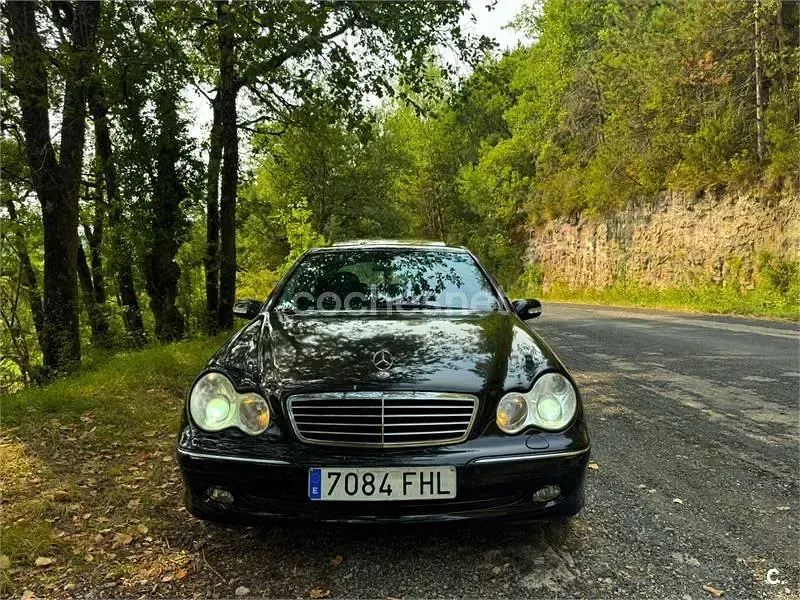 Usado Mercedes C270 Avantgarde 170 CV (125 kW) 2003 Negro Berlina