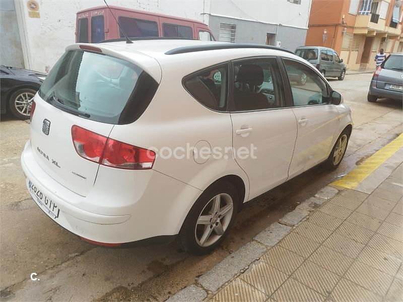 Usado Seat Altea XL Ecomotive 105 CV (77 kW) 2010 Blanco Monovolumen