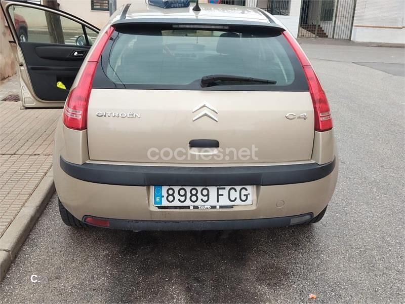 Usado Citroën C4 110 CV (80 kW) 2006 Beige Berlina