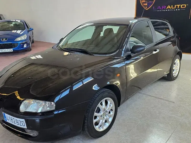 Usado Alfa Romeo 147 Distinctive 120 CV (88 kW) 2003 Negro Utilitario