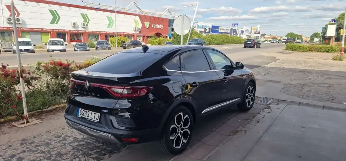 Usado Renault Arkana Intens 143 CV (105 kW) 2021 Negro SUV