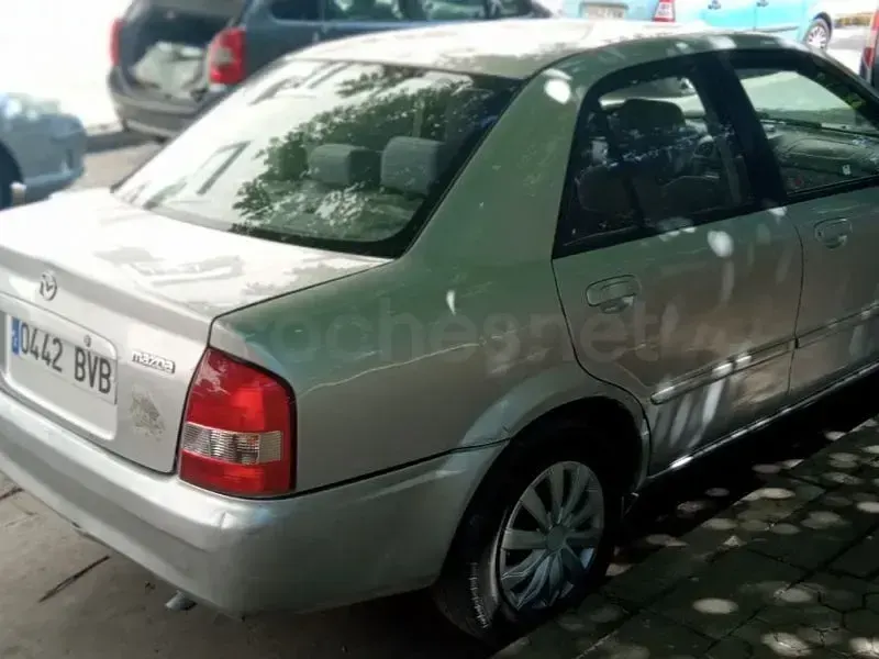 Usado Mazda 323 Exclusive 100 CV (73 kW) 2002 Gris / plata Berlina