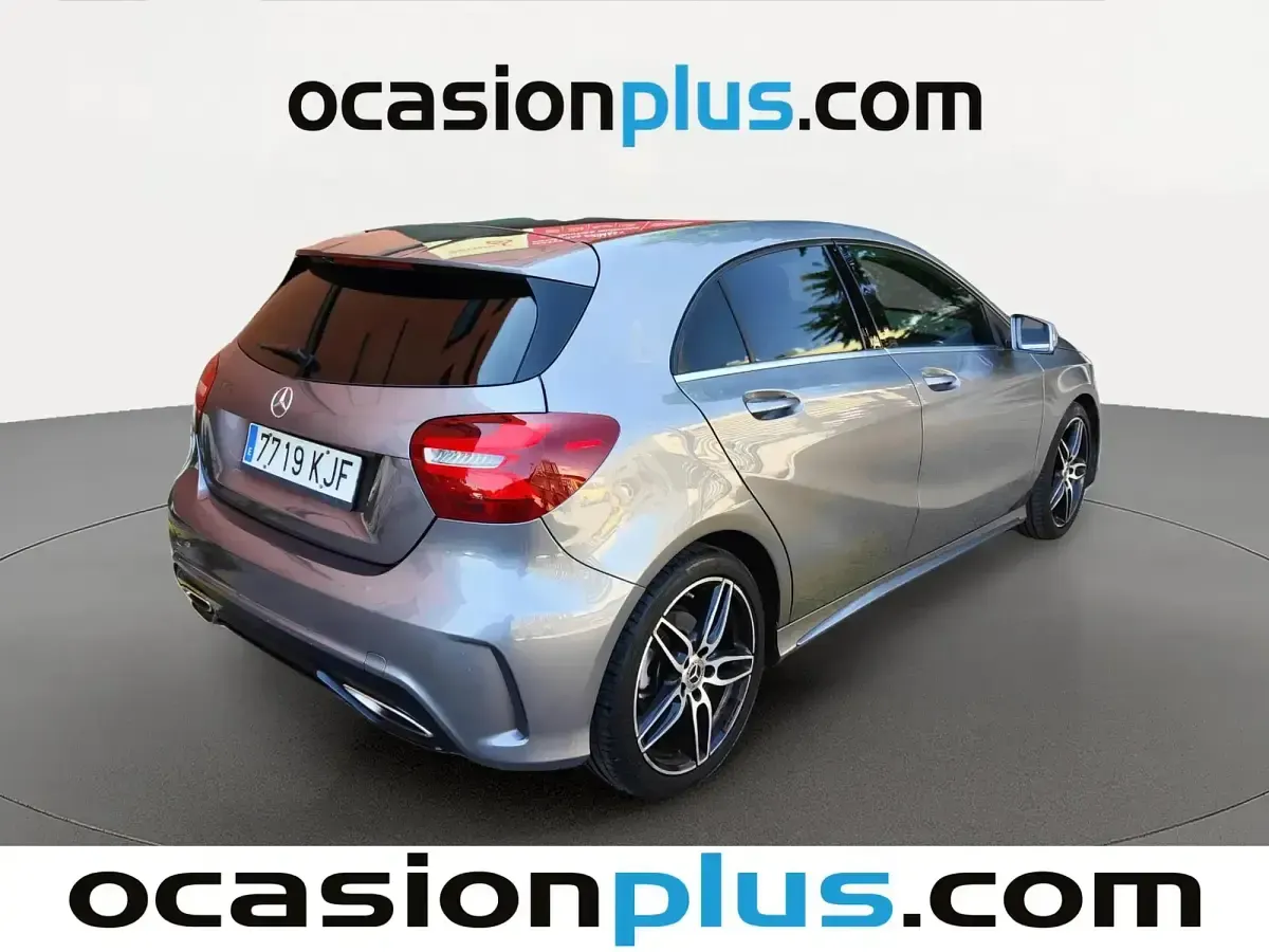 Usado Mercedes A180 122 CV (89 kW) 2018 Gris Berlina