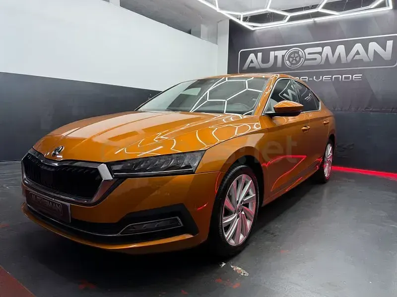 Usado Skoda Octavia Selection 115 CV (84 kW) 2024 Naranja Berlina