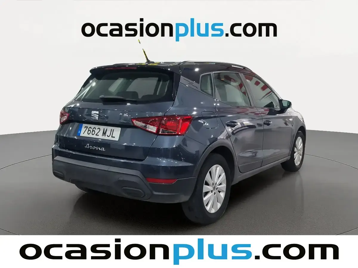 Usado Seat Arona Style 110 CV (80 kW) 2023 Gris SUV