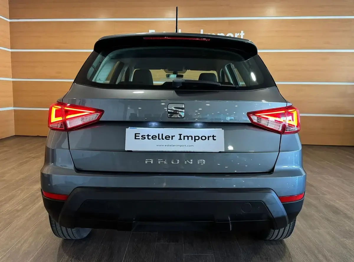 Usado Seat Arona Style 95 CV (69 kW) 2018 Gris SUV