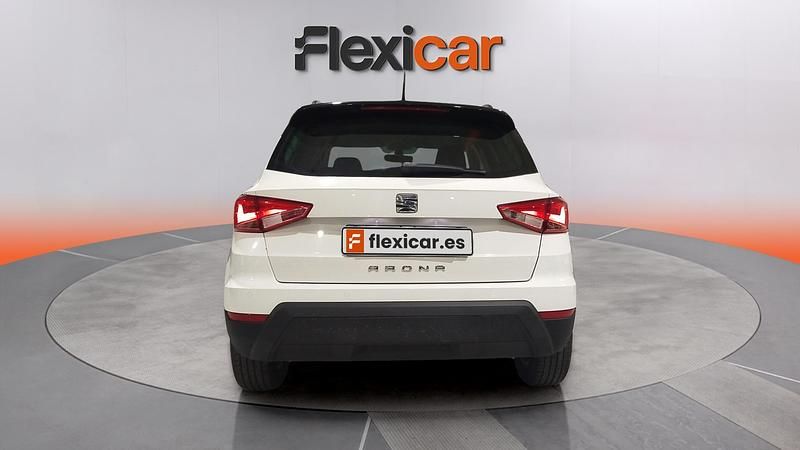 Usado Seat Arona Ecomotive 95 CV (69 kW) 2019 Blanco SUV