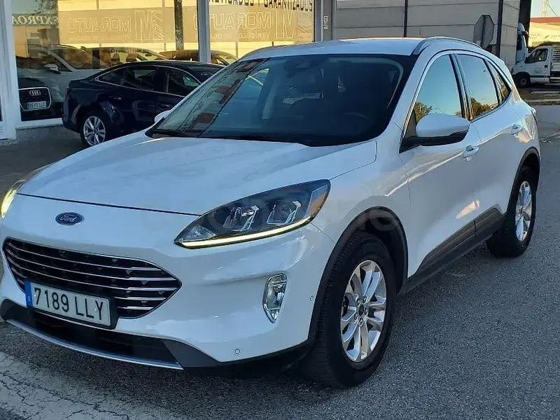 Usado Ford Kuga ST-Line 150 CV (110 kW) 2021 Blanco SUV