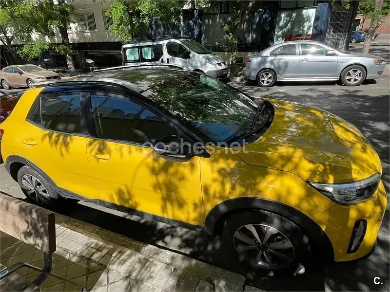 Usado Kia Stonic 100 CV (73 kW) 2020 Amarillo SUV
