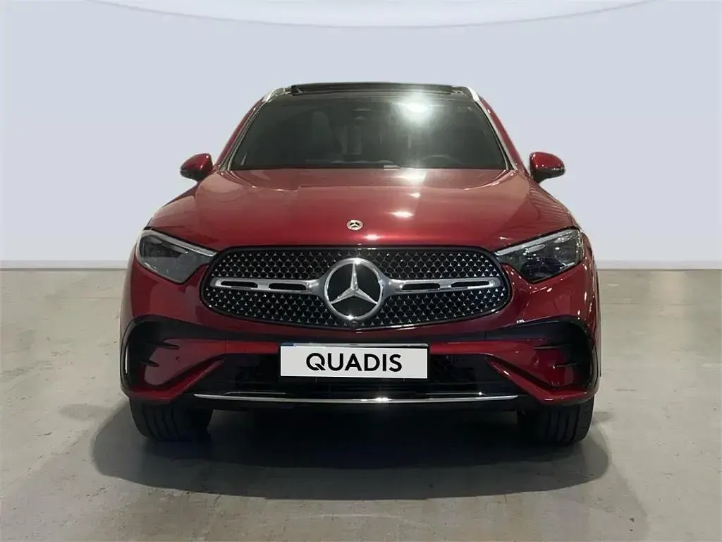 Usado Mercedes GLC300e 333 CV (244 kW) 2025 Manufaktur rojo patagonia metalizado SUV