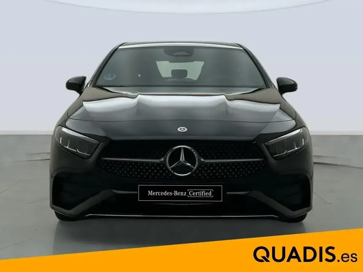 Usado Mercedes A180 AMG line 136 CV (100 kW) 2025 Negro