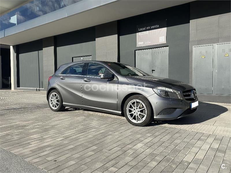 Usado Mercedes A250 Style 211 CV (155 kW) 2013 Gris / plata Berlina