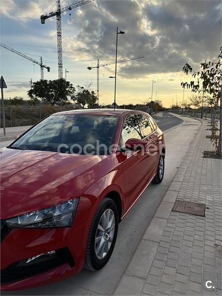 Usado Skoda Scala Ambition 115 CV (84 kW) 2019 Rojo Utilitario