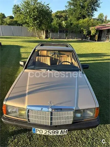 Usado Mercedes 190 75 CV (55 kW) 1985 Beige Berlina