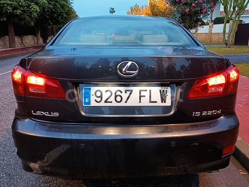 Usado Lexus IS220d Sport Line 177 CV (130 kW) 2007 Marrón Berlina