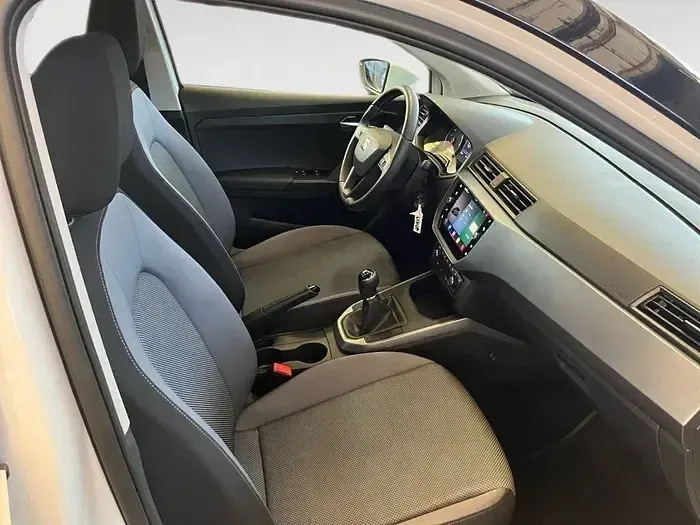Usado Seat Arona Ecomotive 110 CV (80 kW) 2021 Blanco SUV