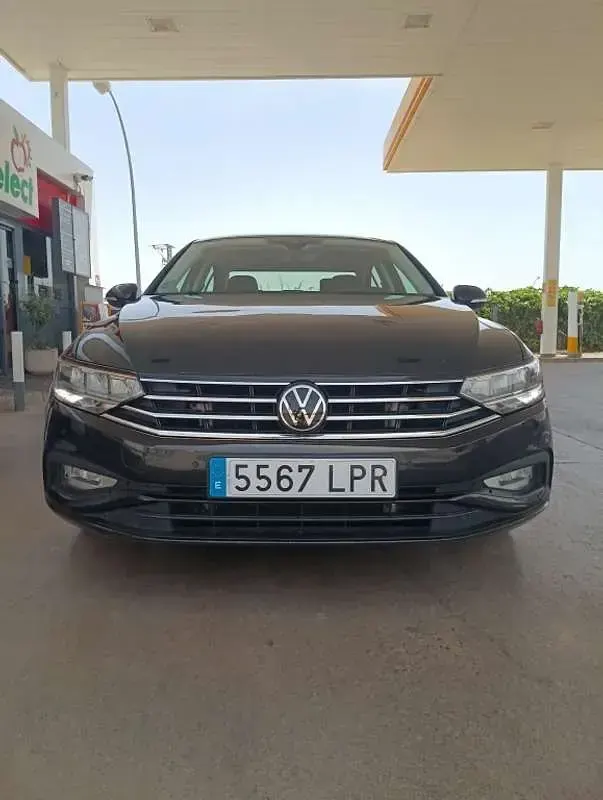 Usado VW Passat Executive 150 CV (110 kW) 2021 Negro Berlina