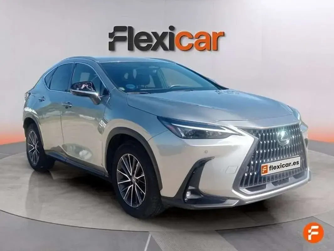 Usado Lexus NX300h Sport Line 306 CV (225 kW) 2022 Gris SUV