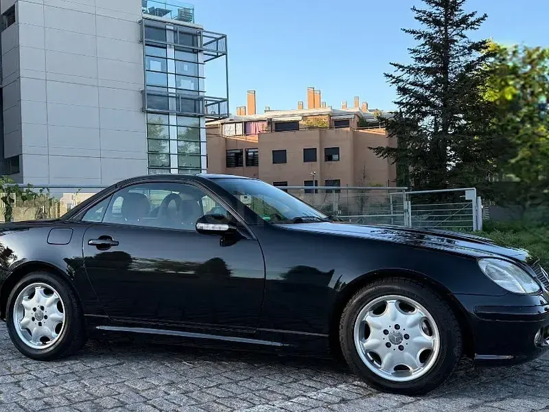Usado Mercedes SLK200 163 CV (119 kW) 2002 Negro Descapotable