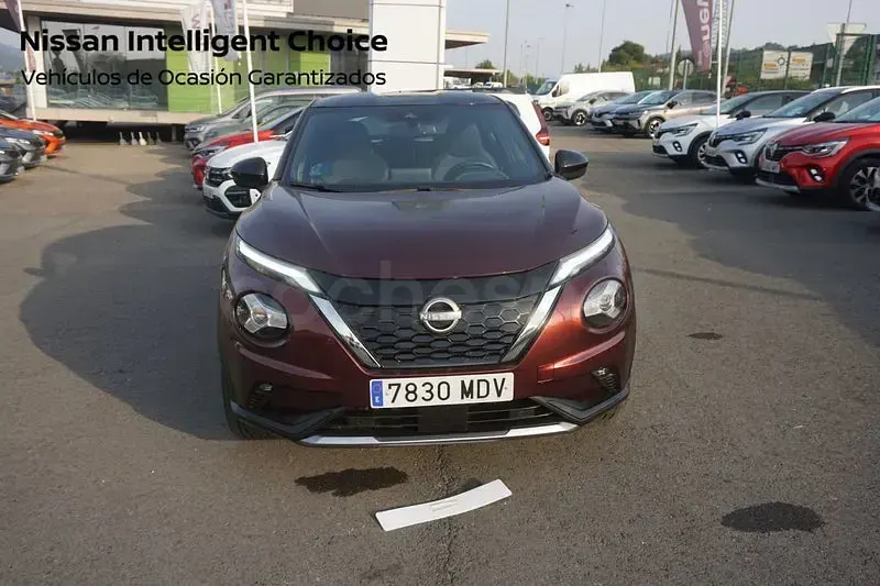 Usado Nissan Juke 143 CV (105 kW) 2023 Burgundy + midnight black SUV