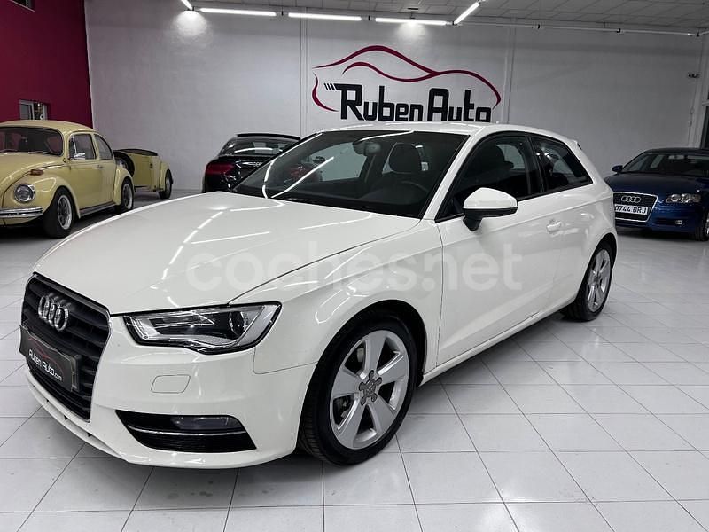 Usado Audi A3 Attraction 105 CV (77 kW) 2014 Blanco Berlina