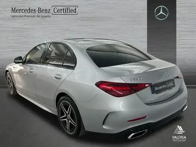 Usado Mercedes C220 AMG line 200 CV (147 kW) 2025 Gris / plateado Berlina
