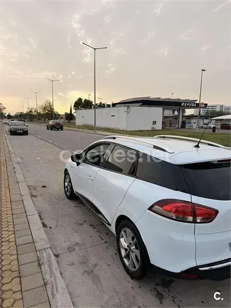 Usado Renault Clio LIMITED 90 CV (66 kW) 2016 Blanco Familiar