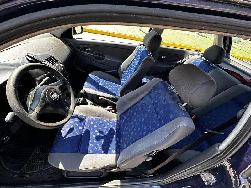 Usado Seat Ibiza 60 CV (44 kW) 1999 Azul Utilitario