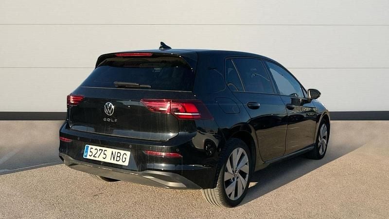 Usado VW Golf VIII 115 CV (84 kW) 2025 Negro Utilitario