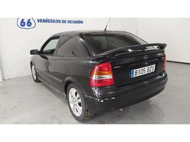 Usado Opel Astra Sportive 125 CV (91 kW) 2002 Negro Utilitario